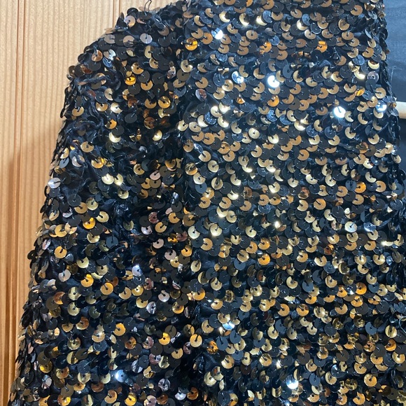 Elegant Gold & Black Sequinned Fully Lined Jacket - Picture 3 of 7